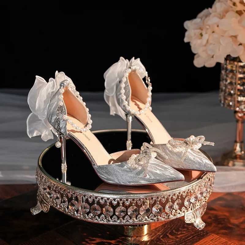 2024 Summer Womens Sandals Luxurious Pointed Toe Rhine Bow Flower Stiletto Heels Banquet Wedding Shoes High HeelsXJ2500305
