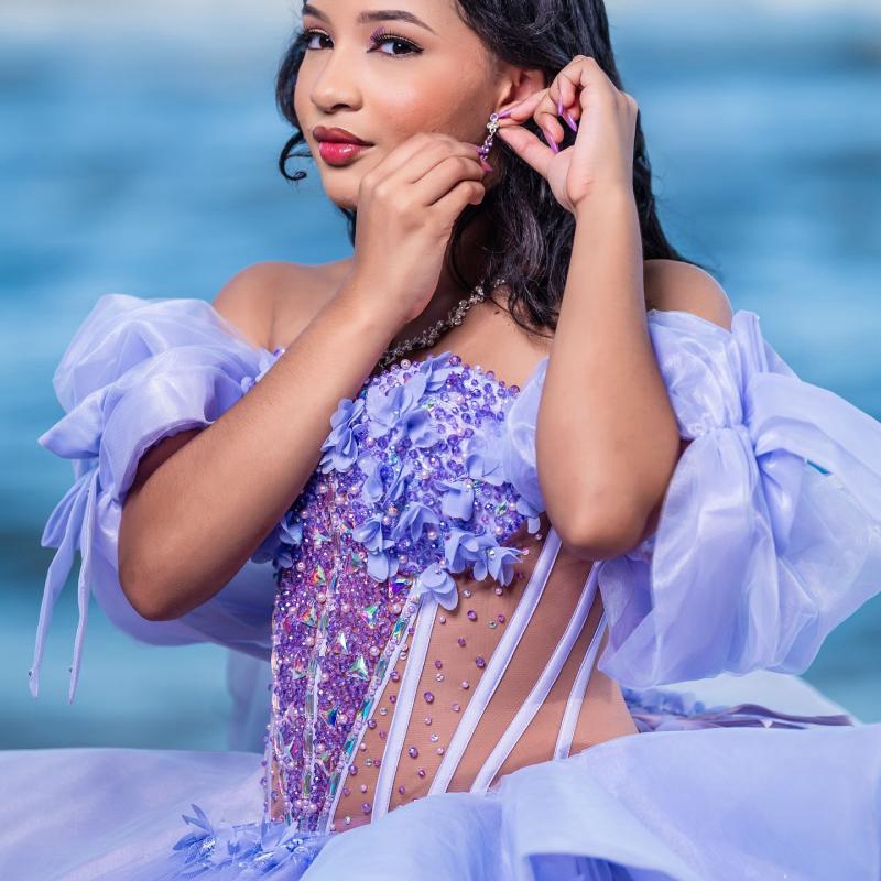 Lavender Shiny Quinceanera Dresses Ball Gown Off Shoulder Applique Flower Beading Crystal Tull Corset Sweet 16 Dress Vestidos 15 De Anos