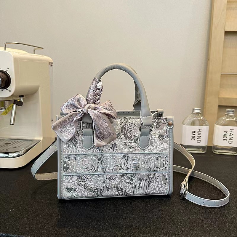 Single Shoulder Handbag 2025 New Women's Handheld Small Square Material Lightweight And Luxurious Suitable For Fashionable Crossbody Bags For Out