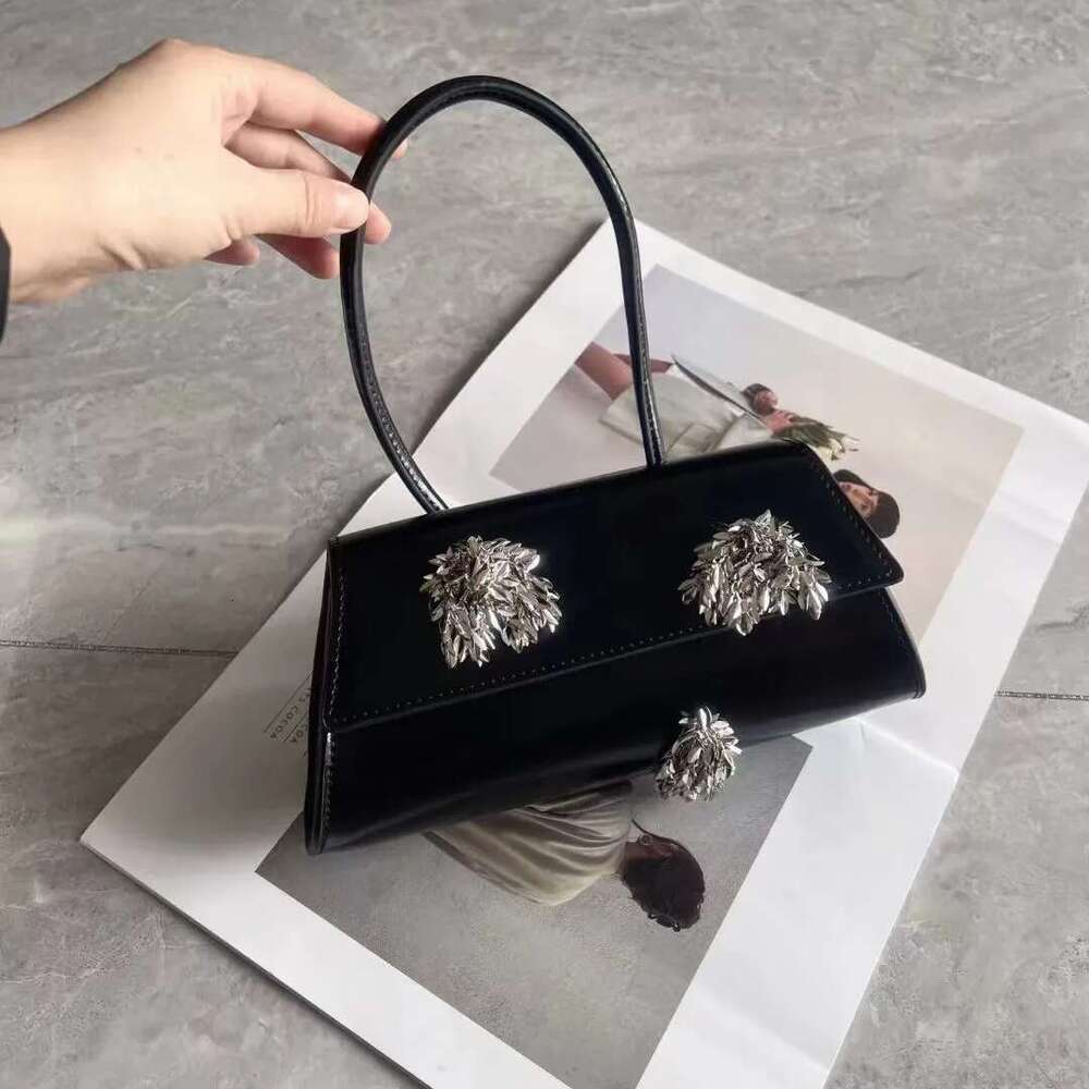Women's Niche Design Heavy Industry Leaf Fireworks Handbag Versatile Armpit Bag New