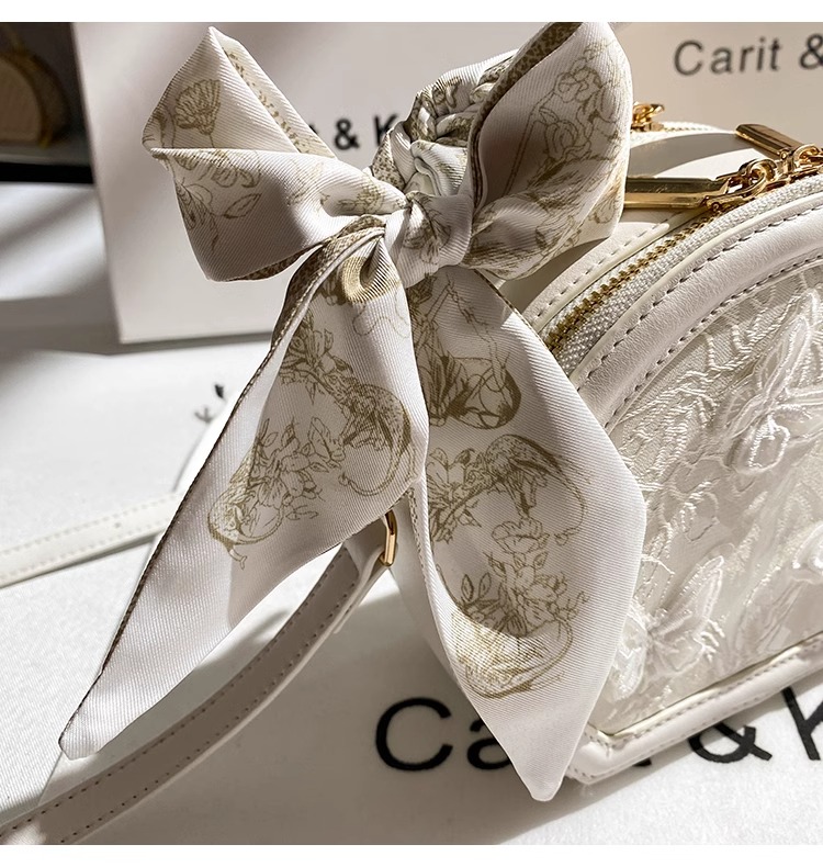 2025 Women's Circle Handbag with Delicate Butterfly Embroidery and Ribbon Decoration for Evening Parties and Banquets