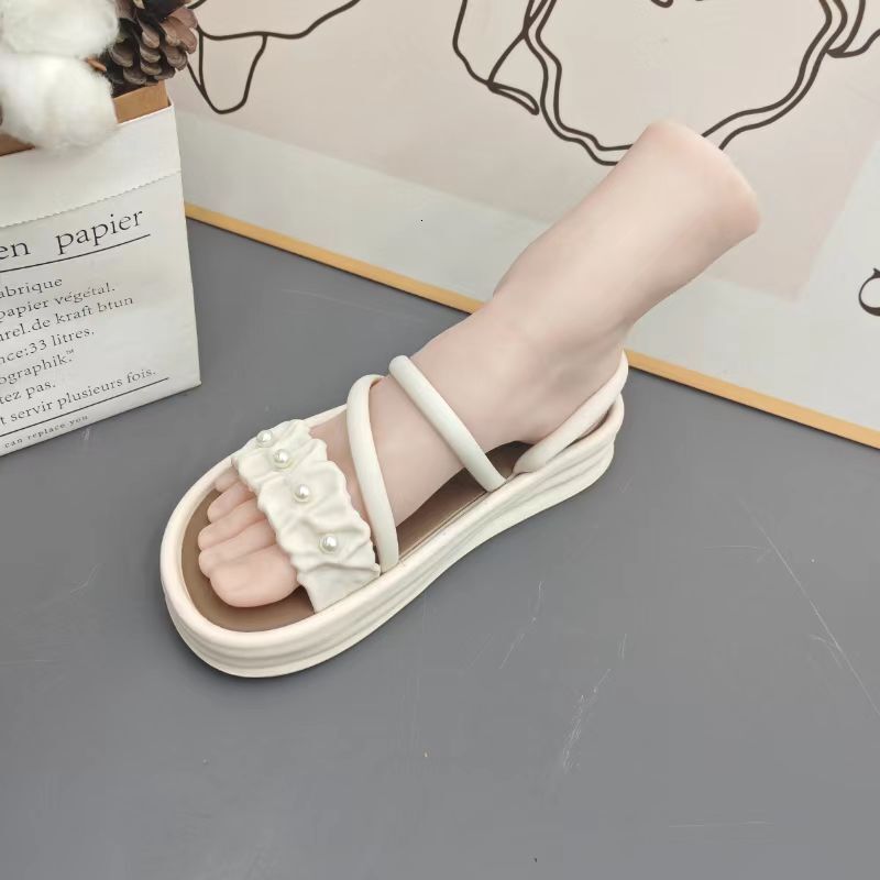 2025 New Slippers Designer Women's Summer Jacket New Fashionable Thick Style Cool Floor Dragging Casual Double Wear Beach Women's Sandals