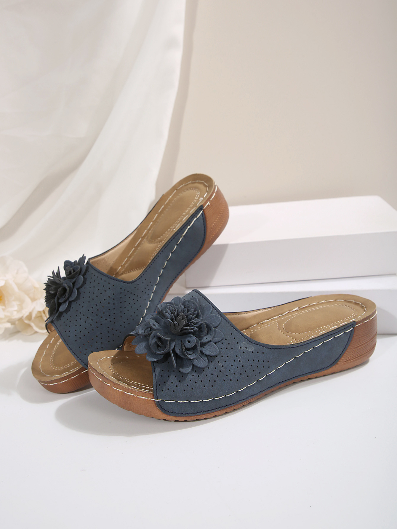 2025 Spring/Summer Large Shoes with Diagonal Heels and Open Toes New Style for Designer Women's Trendy Casual Sandals Wearing Slippers