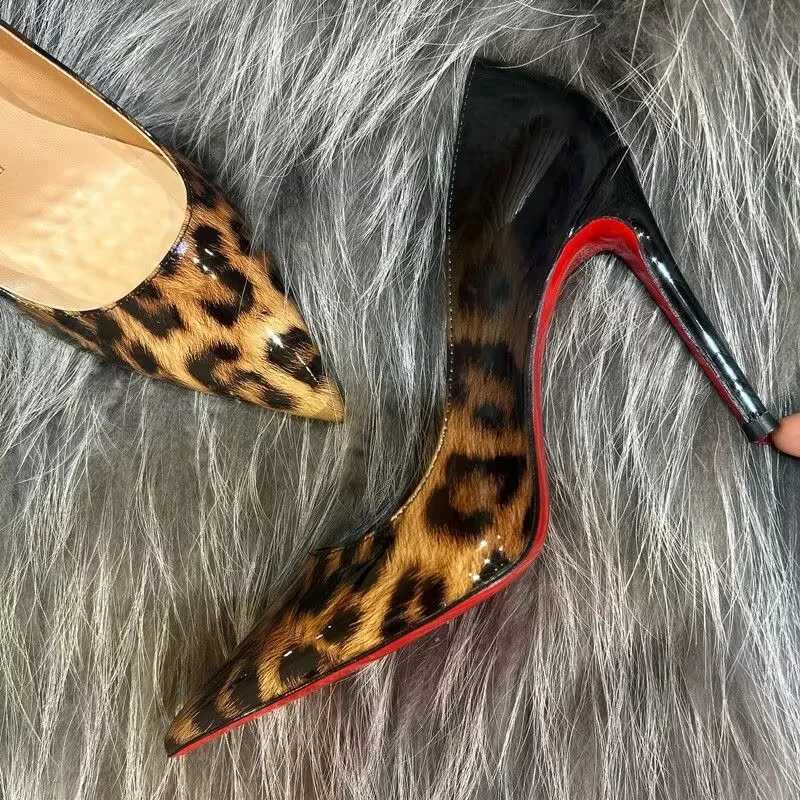 The new red and black gradient mini design for 2025 feels like a shallow mouthed fi sexy high temperature high-heeled shoe Y250304