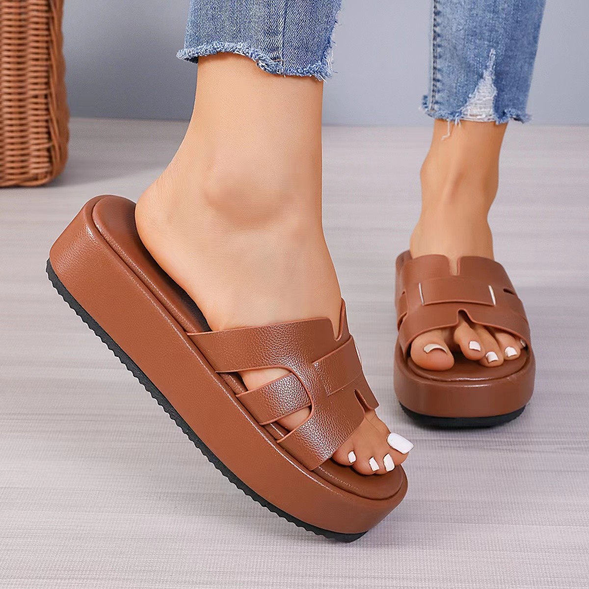 Free Shipping 2025 new slides designer Slippers for womans platform sandals fashion black slipper outdoor Indoor shoes women