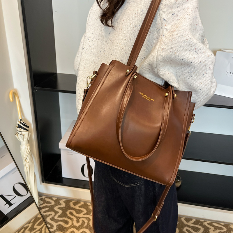 Female Niche Tote For Spring 2025, High-End And Large Capacity Commuting Bag That Can Hold Ipad