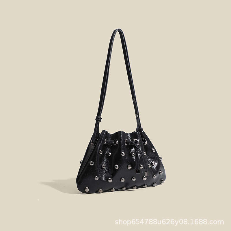 2025 New Rivet Underarm Women's Fashion Versatile Handheld Bucket Single Shoulder Tote Bun Bag