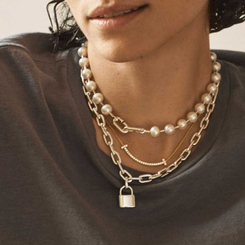 Pendant Necklaces New Pearl Buddha Bead Buckle Love Hang Tag Lock Head Necklace Popular Classic Temperament Accessories H250305