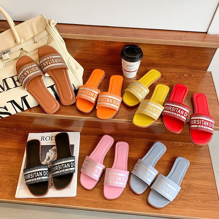 Free Shipping slides designer Slippers for womans flat sandals fashion summer casual Square Toe slipper Indoor shoes women
