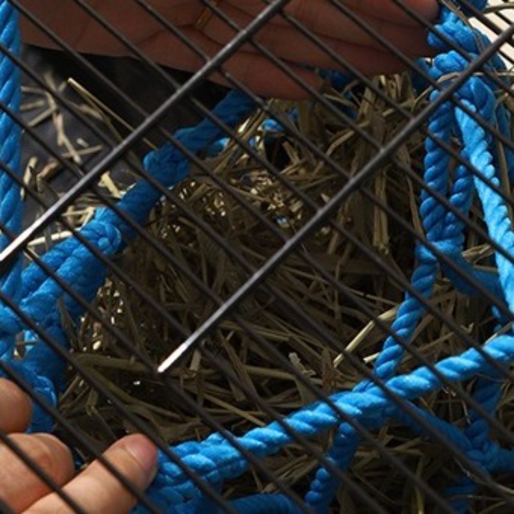 2Pcs Durable Large Capacity Rabbit Grass Bag Hanging Bite-resistant Hay Dispenser Polyester Hamster Feeder Bag Hay Storage