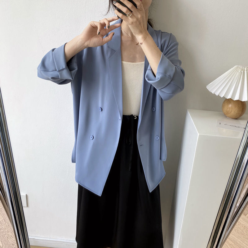 X34Street-Inspired Women's Suit Jacket - Comfortable Short Design for Smaller Frames