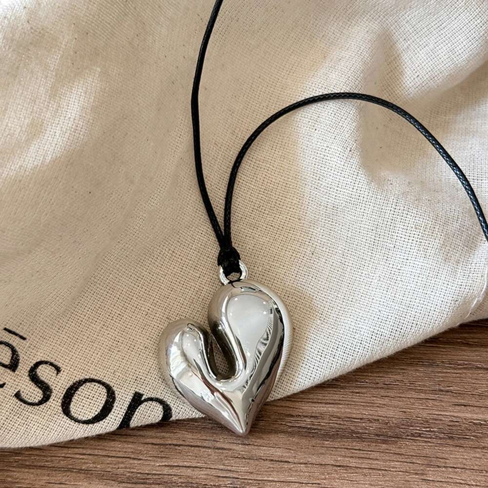 Red Pendant vintage 80s Aesthetic Love inspired choker New Fashion Romantic Heart Necklace For Women