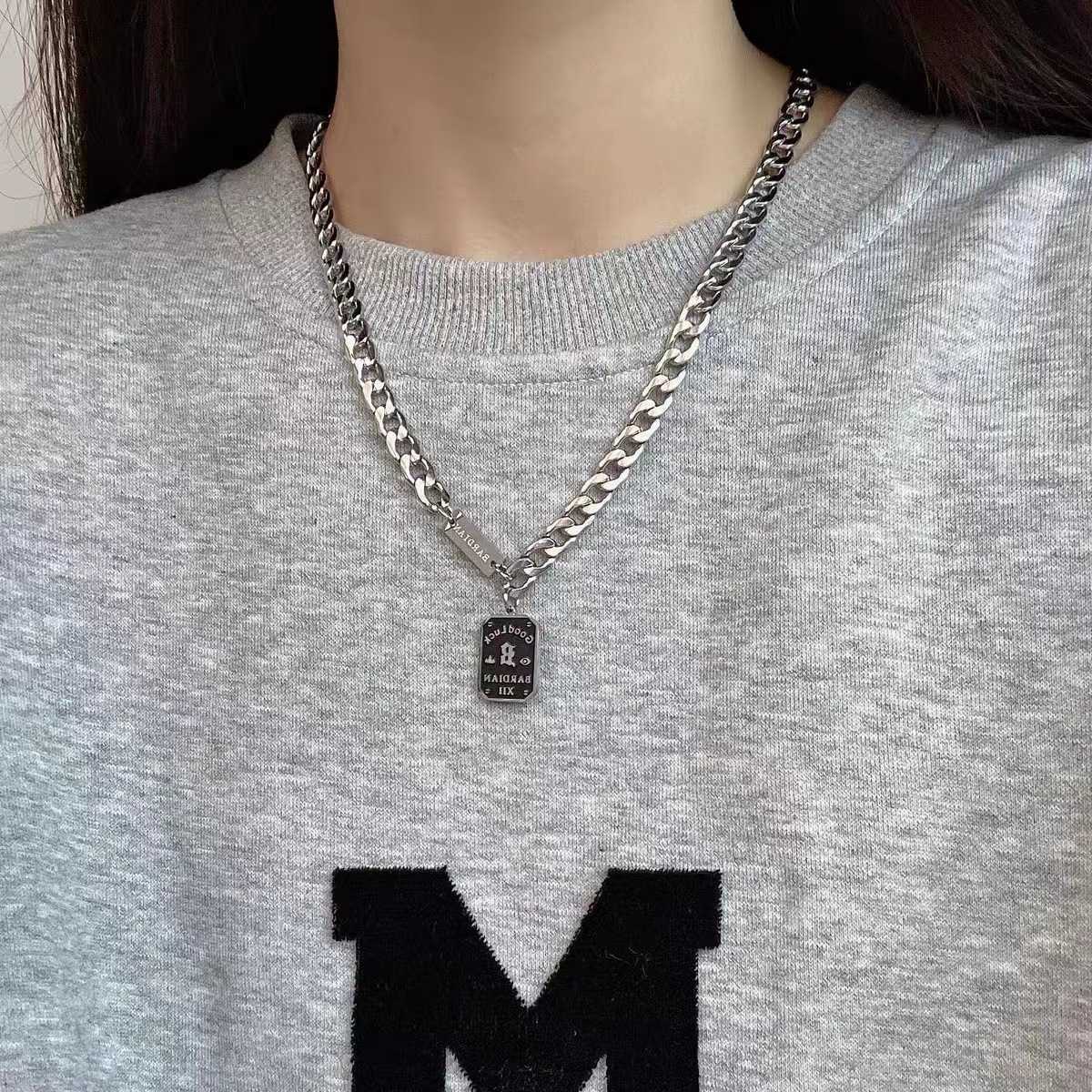 Flow nameplate necklace men's all-match design sense light luxury niche fashion men's letter clavicle chain Cuban chain