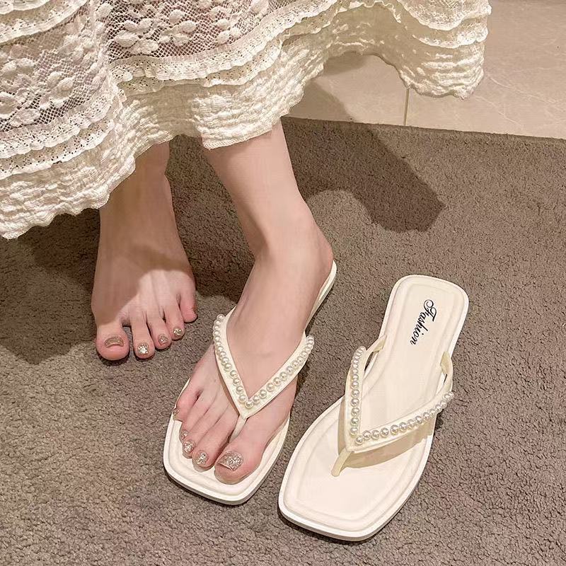 2025 new pearl clip on women's flip flops French niche design square headed pearl beach sandals trendy casual slippers