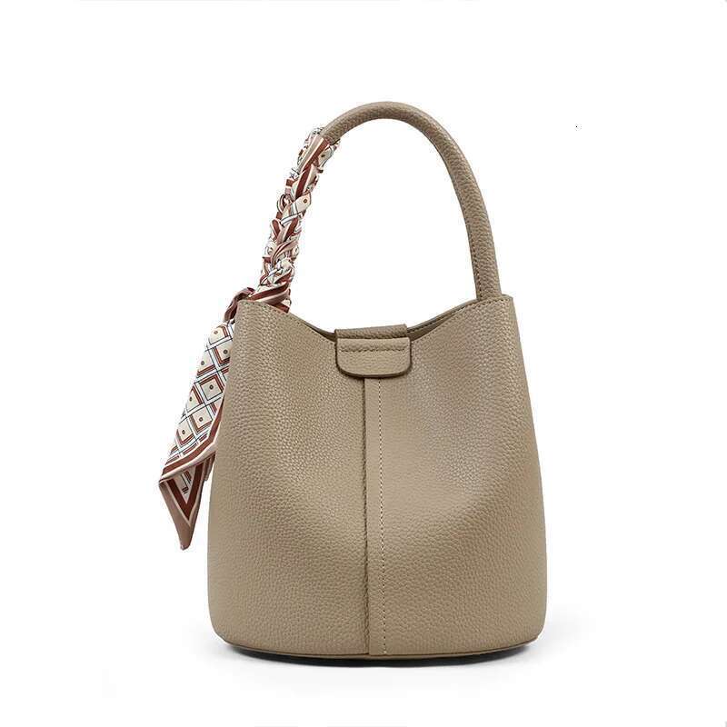 2025 All New Women's Crossbody 2024 Light High-Grade Leather Hand Bucket Bag