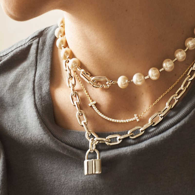 Pendant Necklaces New Pearl Buddha Bead Buckle Love Hang Tag Lock Head Necklace Popular Classic Temperament Accessories H250305