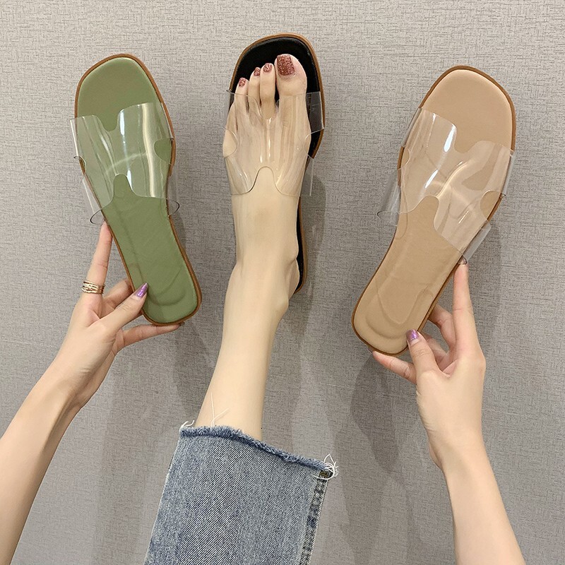 New transparent flat toe slippers for women in the summer of 2025, designed by beach designers with straight drag anti slip sandals
