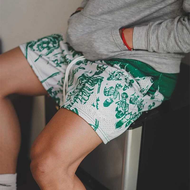 Streetwear Fashion Skull Printed Shorts Mens Summer Sports Fitness Running Breathable Shorts Casual Mens Loose ShortsXJ250304