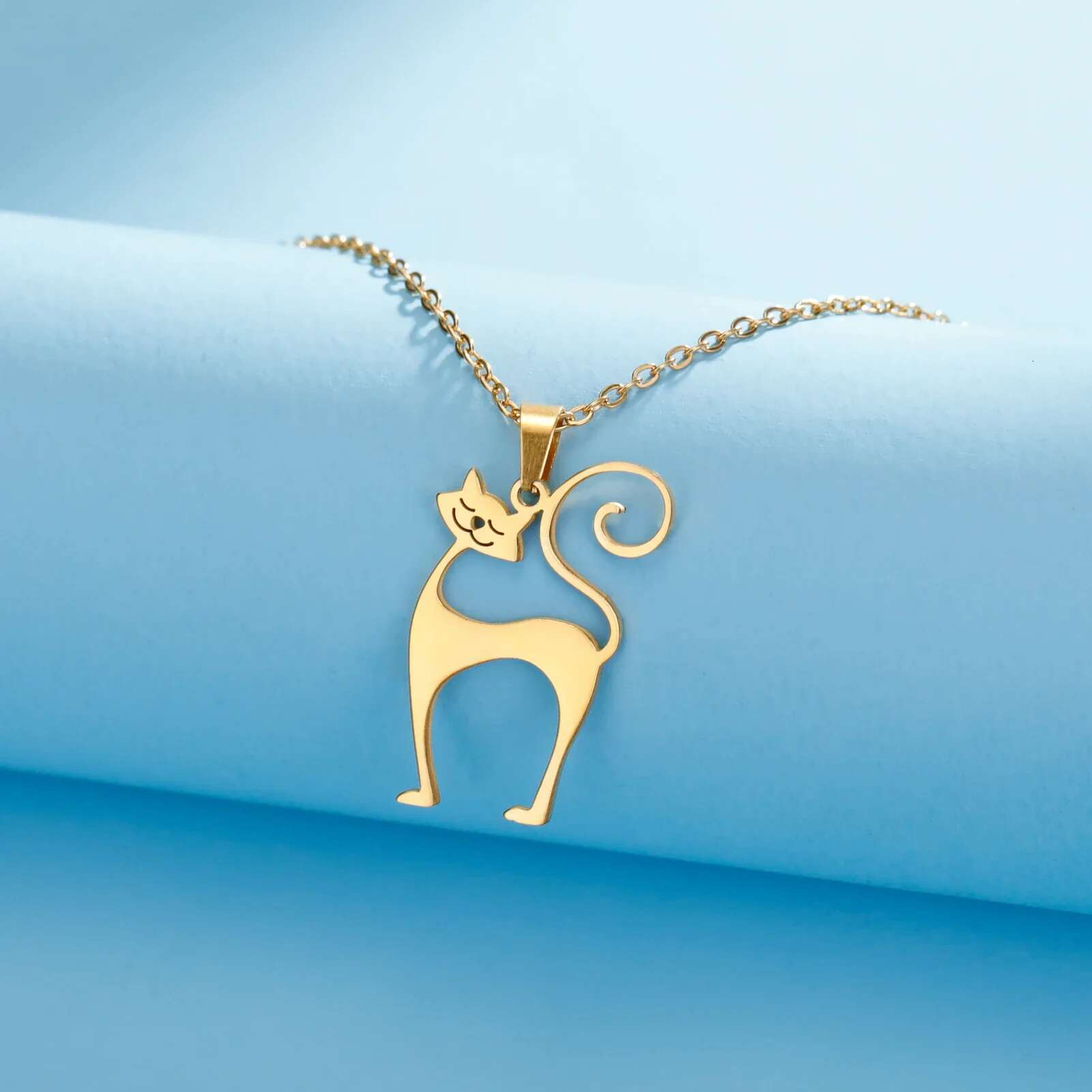 Crouching Intimate Cat Pendant Stainless Steel Necklace Couple Cute and Fun Animal Valentine's Day Jewelry Gift Wholesale