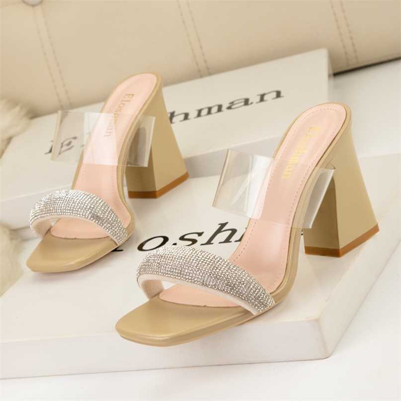 Red soled shoes, slippers, sandals, sports shoes, boots banquet one-piece square rhinestones exposed toes outside