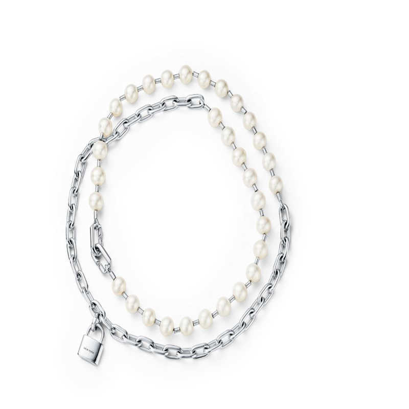 Pendant Necklaces New Pearl Buddha Bead Buckle Love Hang Tag Lock Head Necklace Popular Classic Temperament Accessories H250305