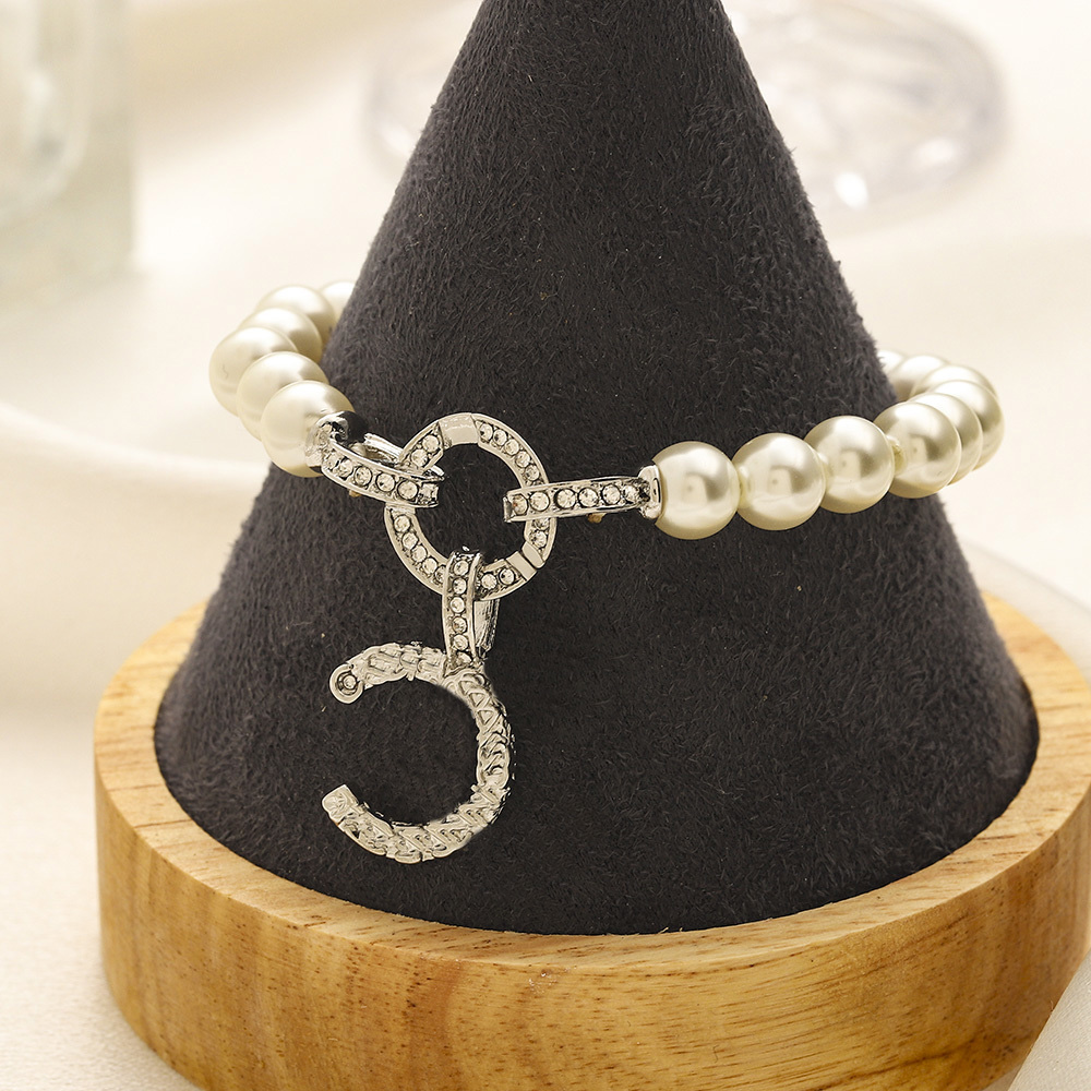 Bangle Bracelets Bangles Chain Elegant Silver Tone Pearl and Crystal Bracelet Romantic Jewelry Accessory Perfect Gift for Special Occasions Stylish Wristband Ado