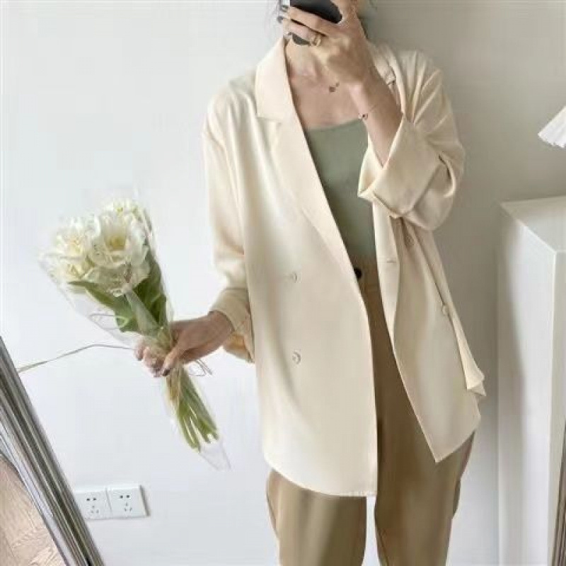 X34Street-Inspired Women's Suit Jacket - Comfortable Short Design for Smaller Frames