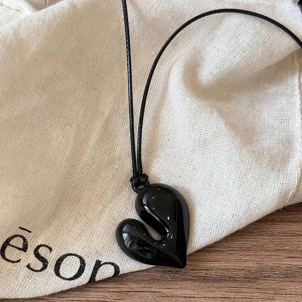 Red Pendant vintage 80s Aesthetic Love inspired choker New Fashion Romantic Heart Necklace For Women