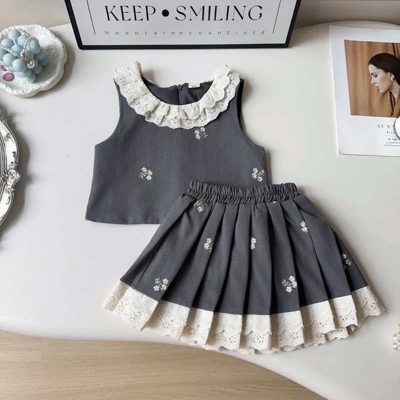 Girls College Style Suit Spring and Autumn Childrens Embroidered Waistcoat Pleated Skirt Two-piece Set Girl Clothes 250304