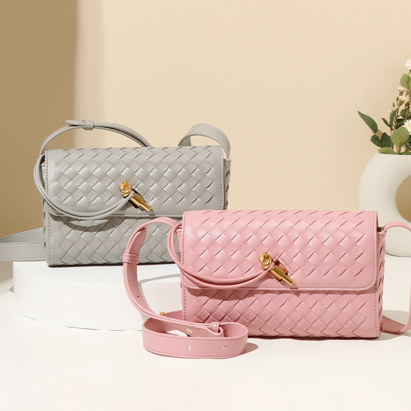 Personalized Niche Design Light Luxury Women's Mini Woven Bag Flip Cover Single Shoulder Crossbody High-End Organ Bag