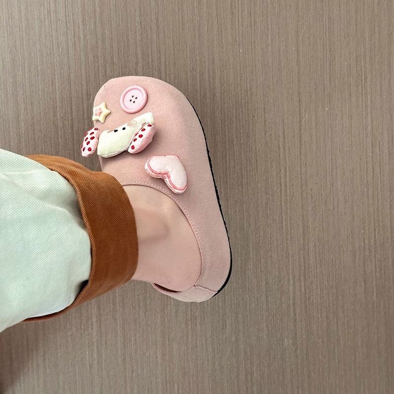2025 new casual single toe flip flops for girls are suitable for female designers to wear outdoors. Spring new cartoon thick bottom half drag trend