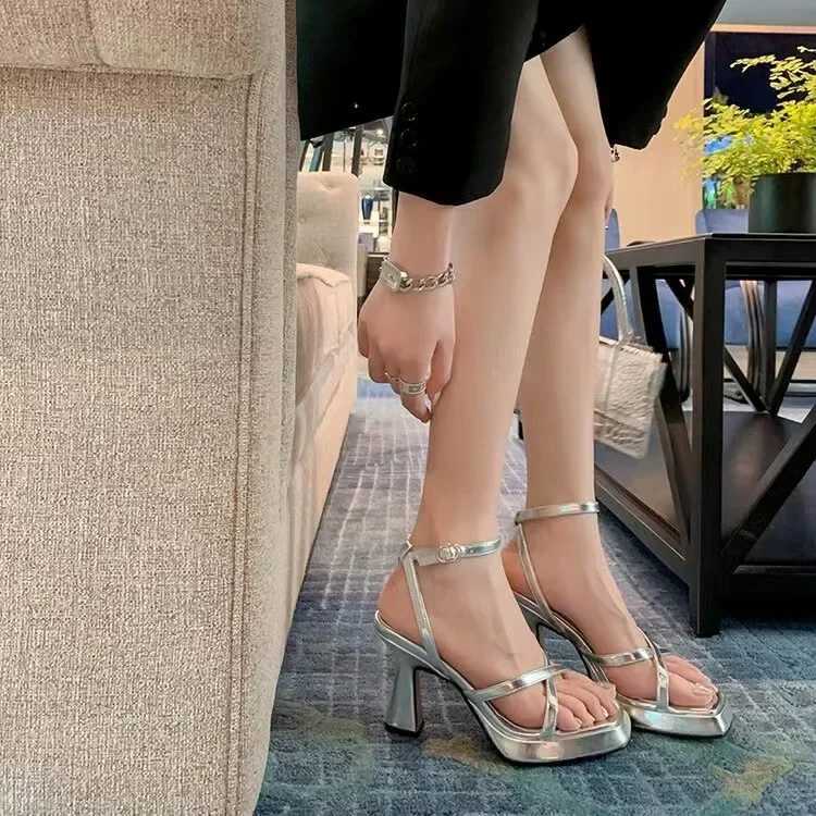 2025 Hot Sale Spring and Summer New Fi Simple Womens Sandals Gold Sier French Sexy Chunky High Heels Womens ShoesXJ2500305