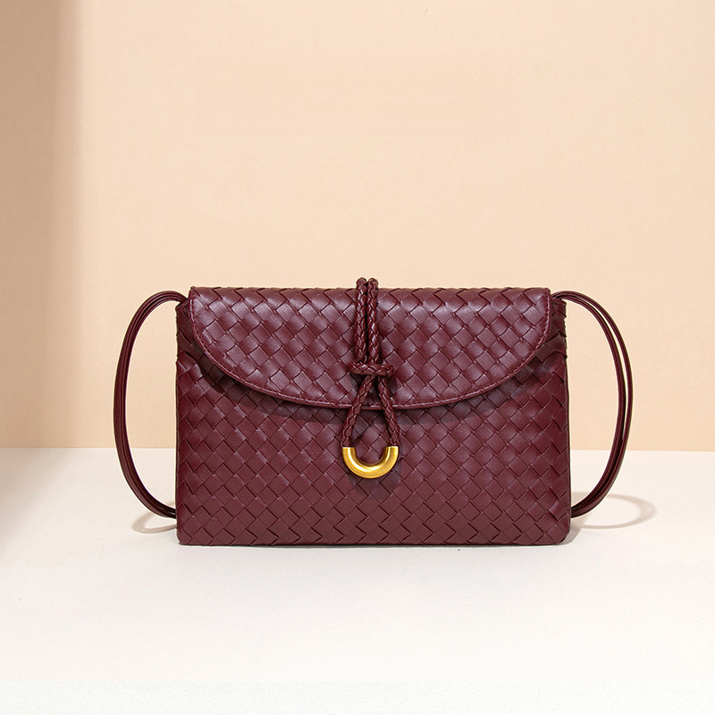 Designer Women's Handbag Hand Woven 2025 Summer Commuting Hand-Held Envelope Single Shoulder Crossbody Bag Fashionable