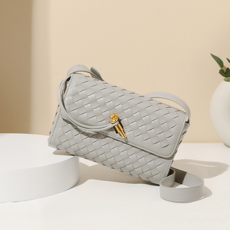 Personalized Niche Design Light Luxury Women's Mini Woven Bag Flip Cover Single Shoulder Crossbody High-End Organ Bag