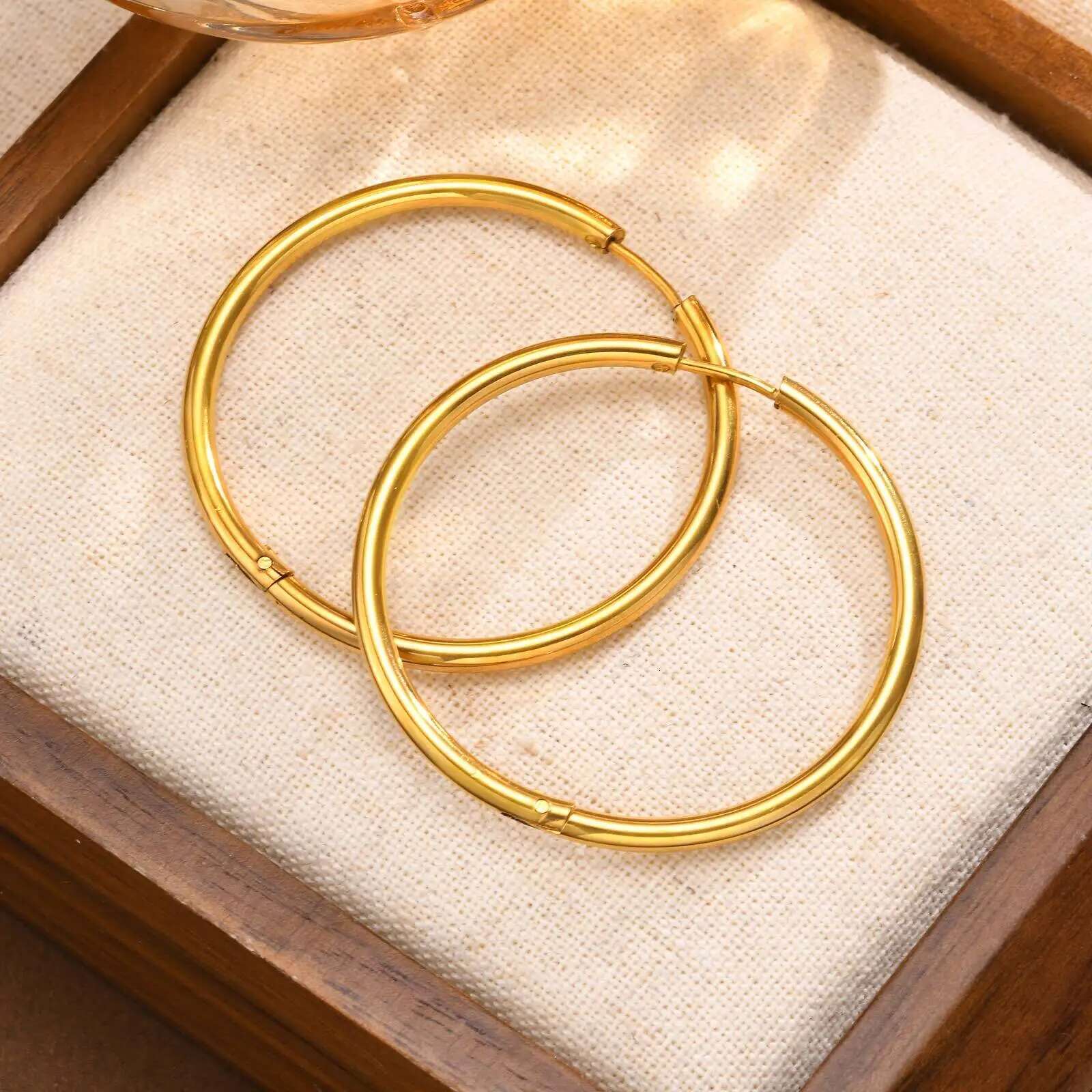 Vnox 20mm/25mm/30mm/40mm Hoop Earrings For Women Girls,Stainless Steel Hoops Pendent 1 Pair Earrings,Fashion Jewelry Gift To Her