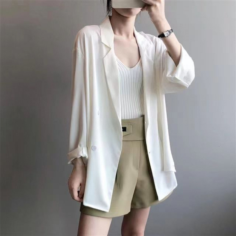 X34Street-Inspired Women's Suit Jacket - Comfortable Short Design for Smaller Frames