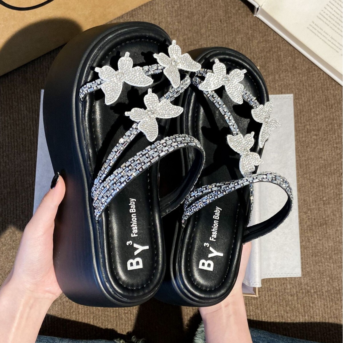 2025 Celebrity Stunning Fairy Style Sandals for Summer Wearing Beach Butterfly Rhinestone New Slippers Straight Dragging Designer Trendy Casual Sandal
