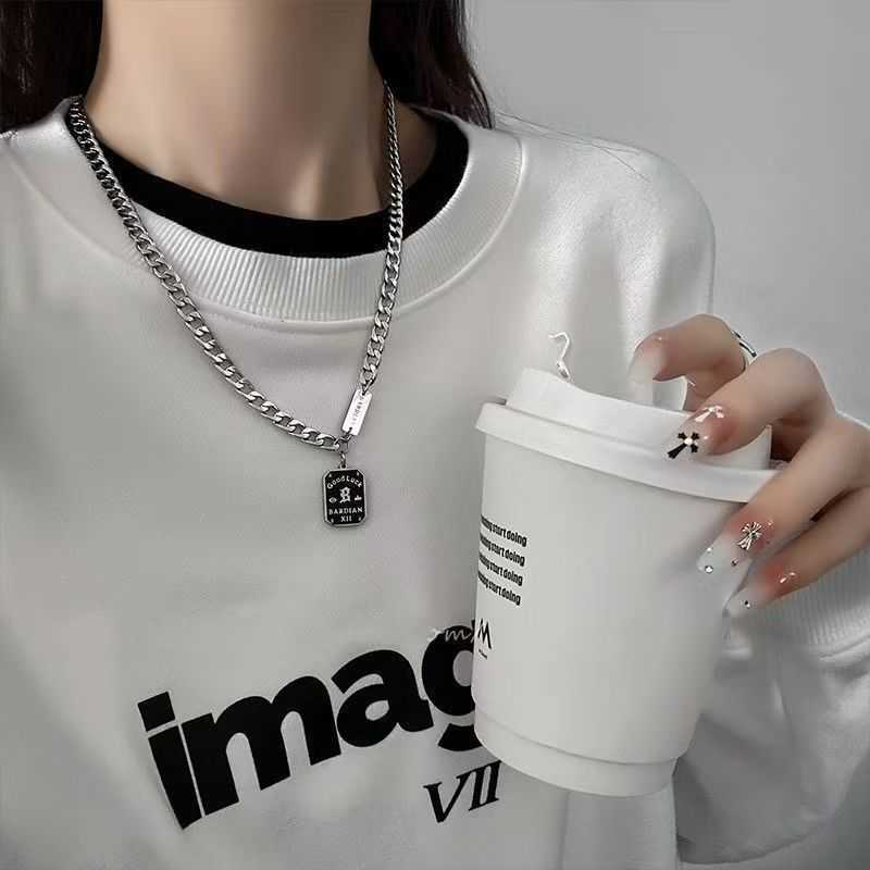 Flow nameplate necklace men's all-match design sense light luxury niche fashion men's letter clavicle chain Cuban chain