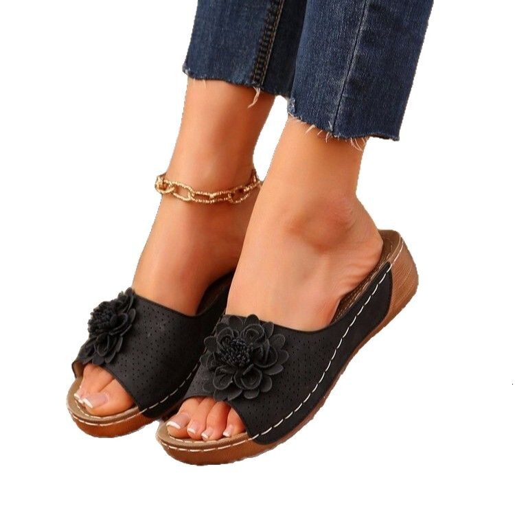 2025 Spring/Summer Large Shoes with Diagonal Heels and Open Toes New Style for Designer Women's Trendy Casual Sandals Wearing Slippers