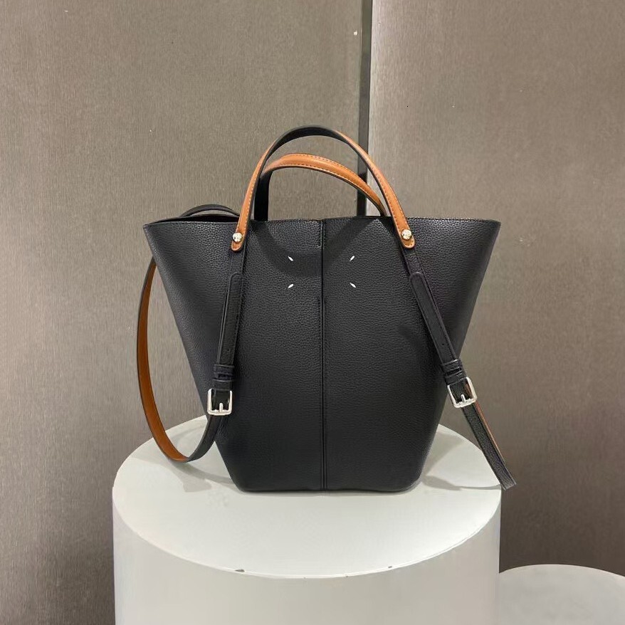 Small Niche Design Bucket Vegetable Basket Women's High-End Fashion, Underarm Versatile Commuting Shoulder Bag, Handbag