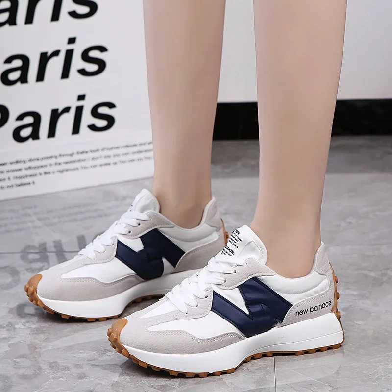 Womens Designer Sneakers 2024 New Womens Vulcanized Shoes Fall Fashion Casual Breathable Lace-Up Sneakers Zapatos De MujerC250412