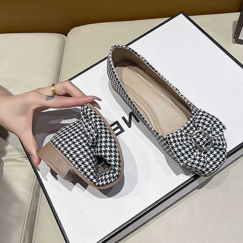Red soled shoes, slippers, sandals, sports shoes, boots bow sole version square headed grid small fragrant scoop