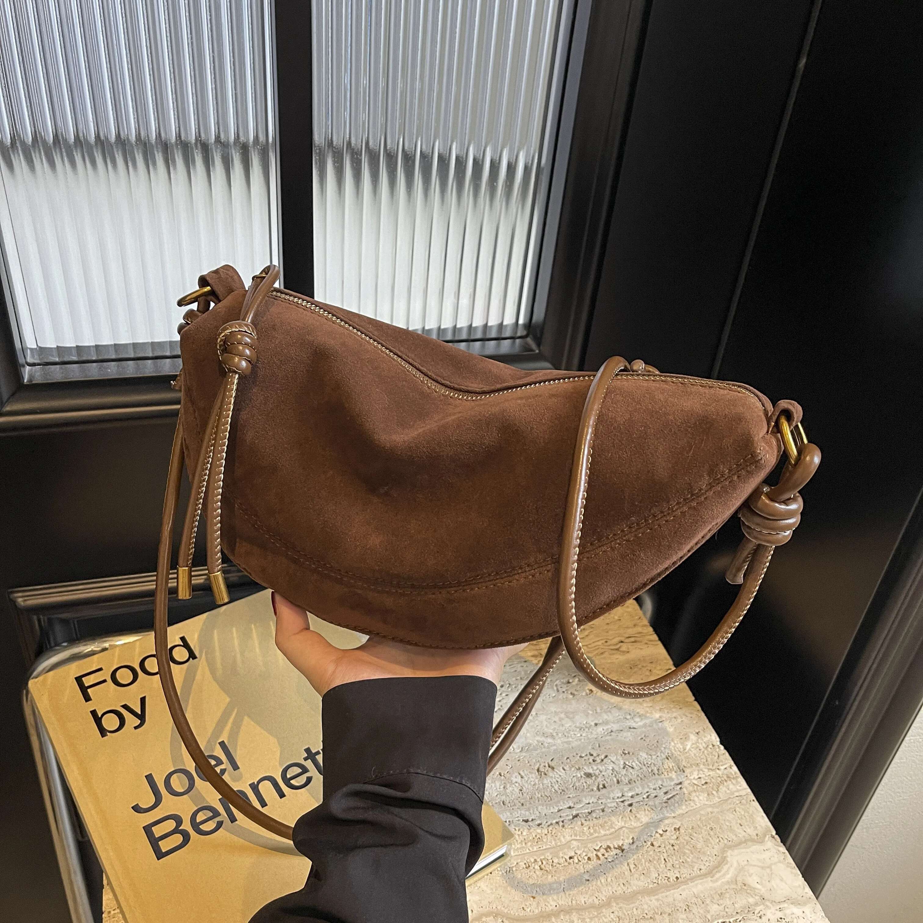 Retro Design, Fashionable Versatile Single Shoulder Bag, Women's Autumn New Item, High-End And Crossbody Dumpg Bag