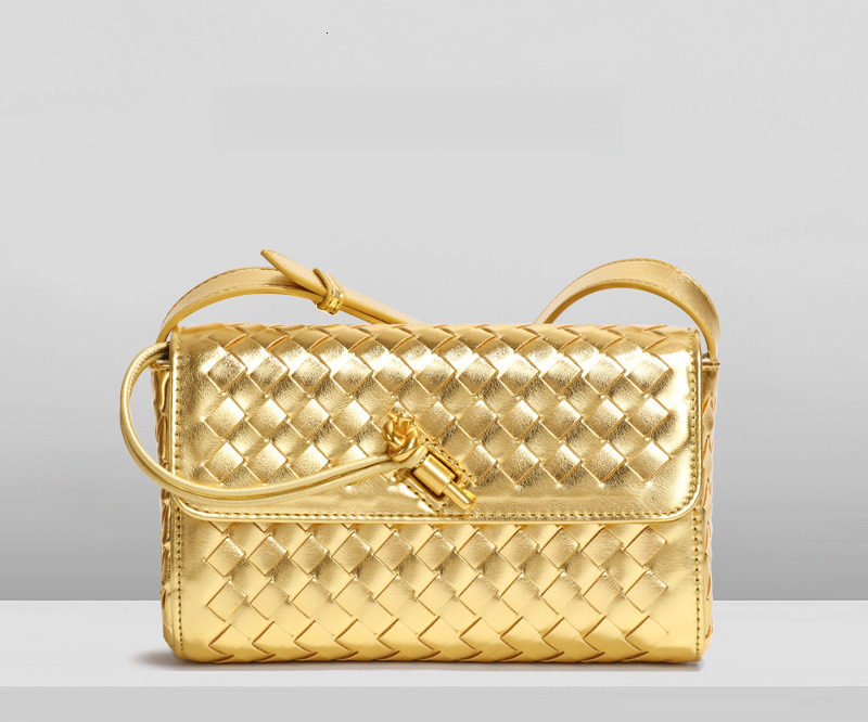 Personalized Niche Design Light Luxury Women's Mini Woven Bag Flip Cover Single Shoulder Crossbody High-End Organ Bag