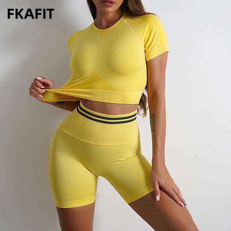 Seamless Yoga Gym Suits Short Sleeve Crop Top High Wiast Shorts 2 Pieces Set Running Workout Outfit Fiess Clothing