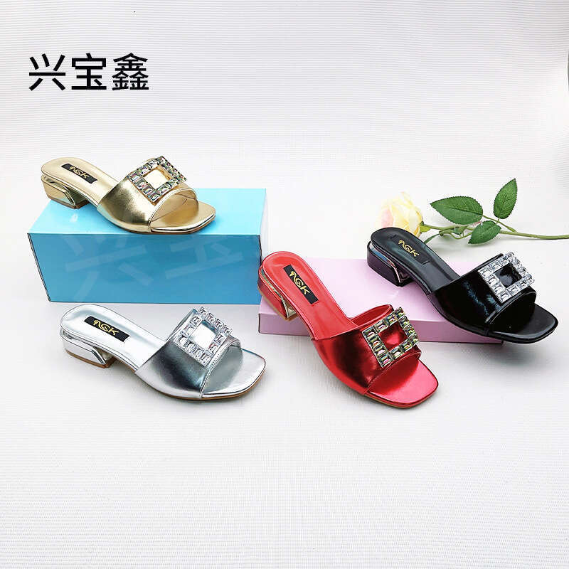 One character plus size rhinestone flat bottomed toe slippers for women's outdoor wear, square buckle lightweight beach sandals