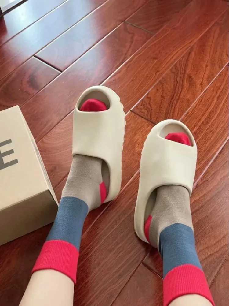 Slides Clouds Womens Sandals Mens Slippers Soft Thick Bottom Inner and Outdoor Height Increasing Shoes Couple 36-47C250306