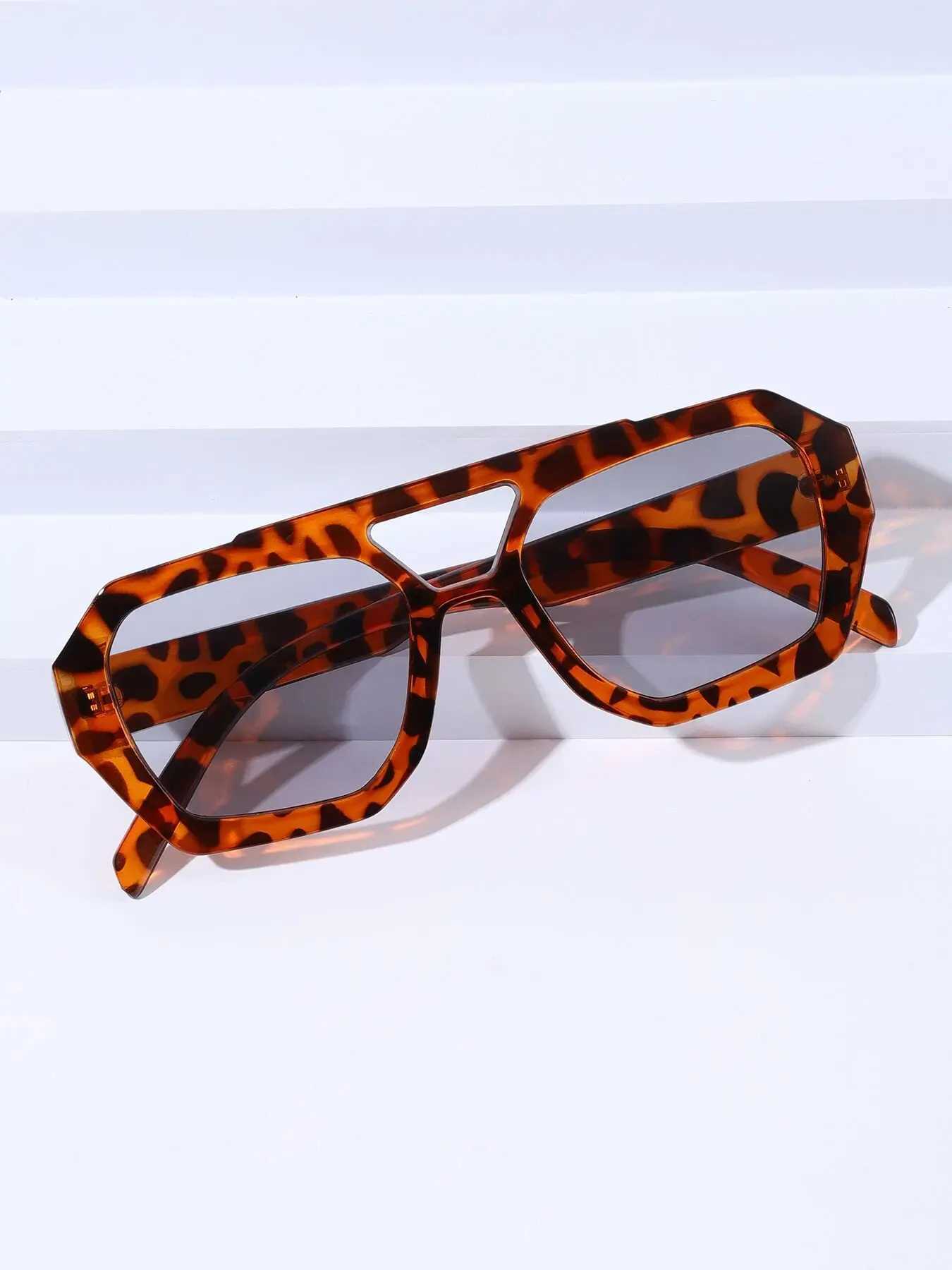 European and American Double Beam Irregular Sunglasses 2023 New Retro Personalized Sunglasses Popular on the InternXJ250306