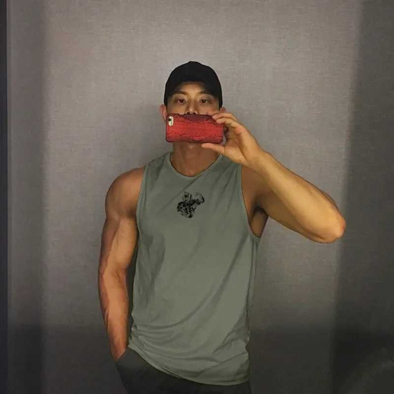 Summer Mens Gym Shirt Street High Quality Sleeveless T-shirts for Men Tank Tops Workout Fitness Singlets Sport Vest ClothingT250318