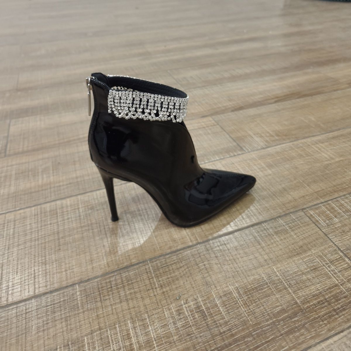 Shuidian New 2025 French Zipper Sexy Temperament Short Boots Pointed Fashion Valentine's Day